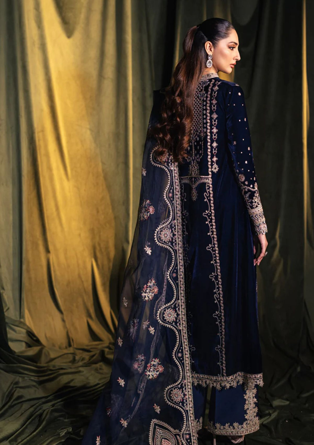 03-PIECE VELVET SUIT READY TO WARE DRESSING DESIGNER