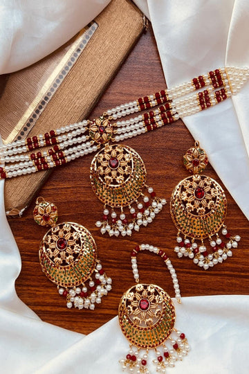 Stunning Choker Set
